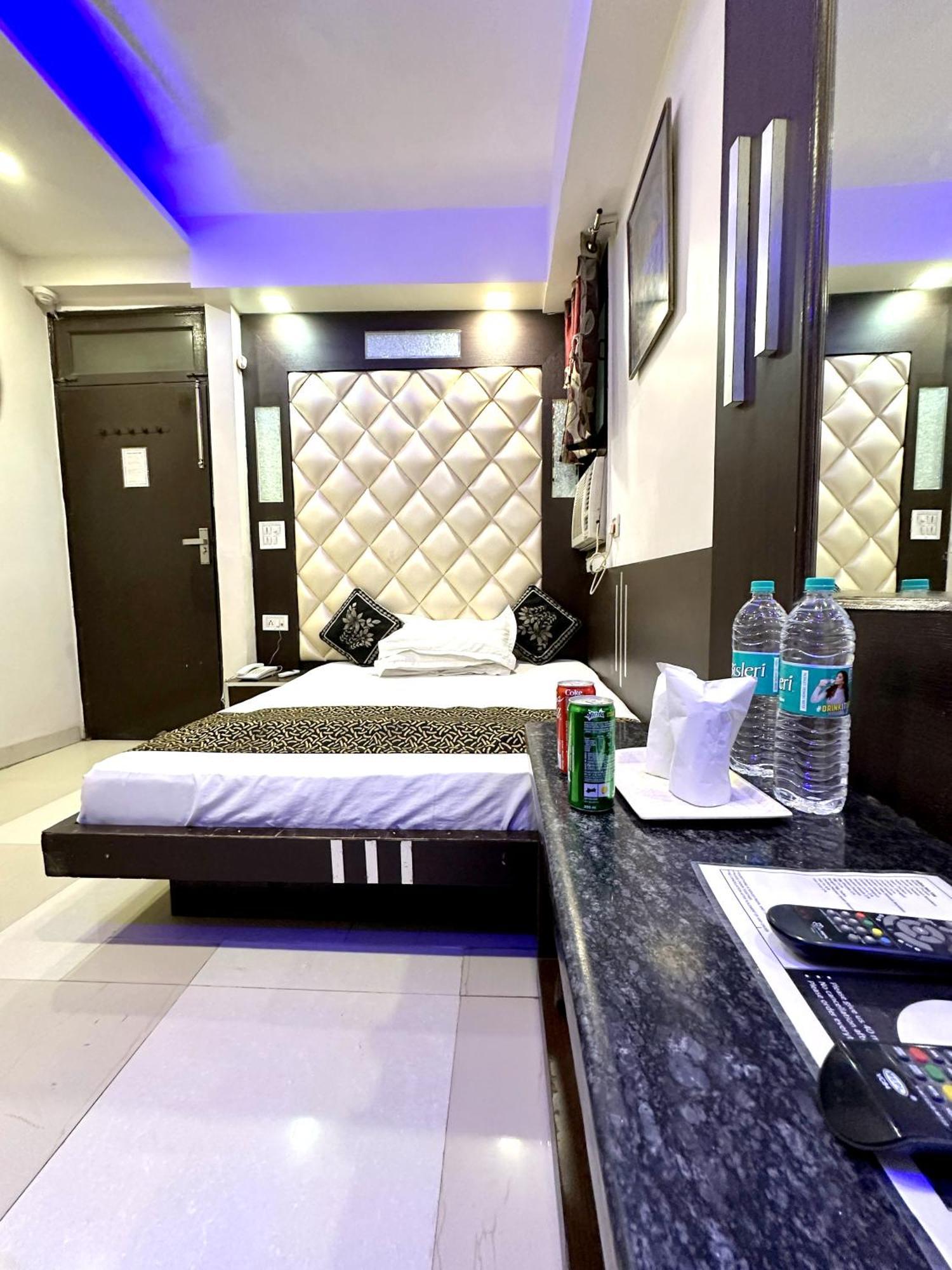Hotel Peace Point Family By Akj *