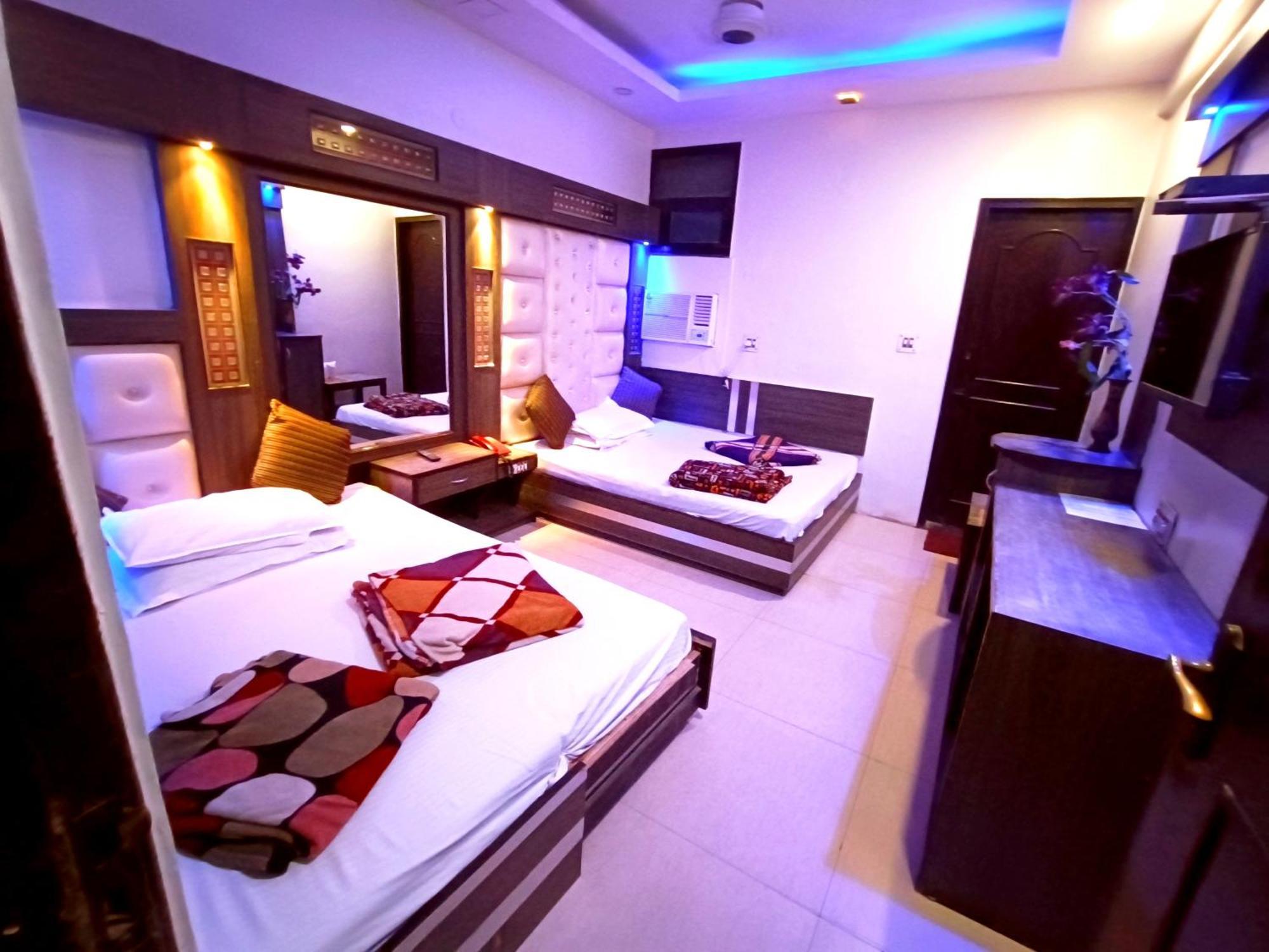 Peace Point Family By Akj Hotel New Delhi